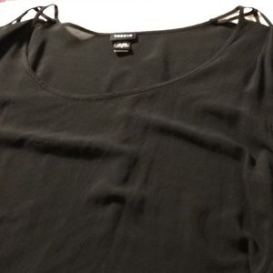 Torrid blouse with caged sleeves